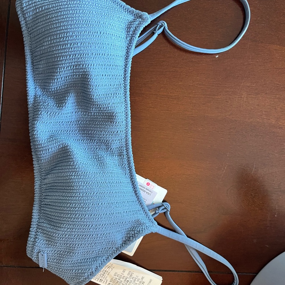 Roxy bikini top only, size small, NWT